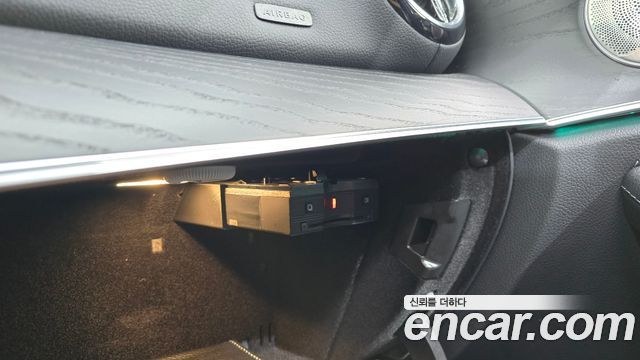 Mercedes-Benz E-Class 2021 — photo 33
