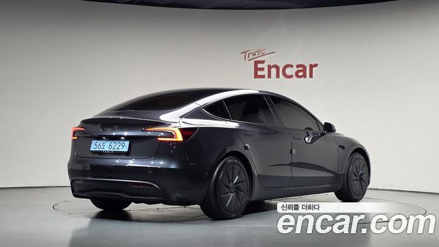 Tesla Model 3 2026 — photo 2