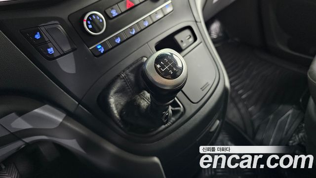 Hyundai Starex 2018 — photo 9