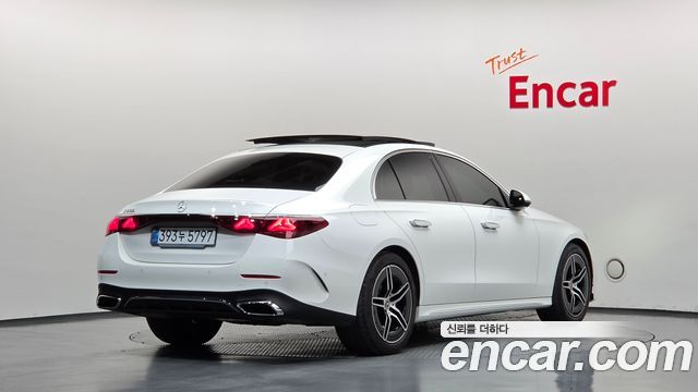 Mercedes-Benz E-Class 2026 — photo 2