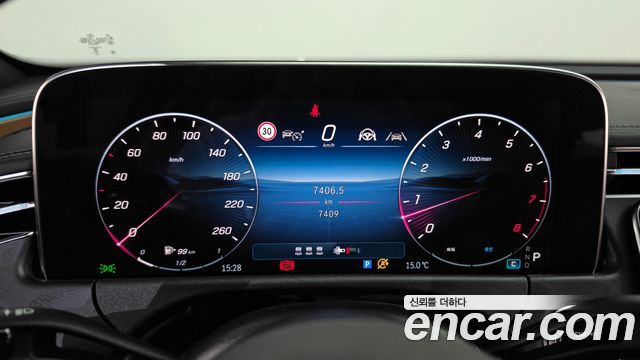 Mercedes-Benz E-Class 2026 — photo 8