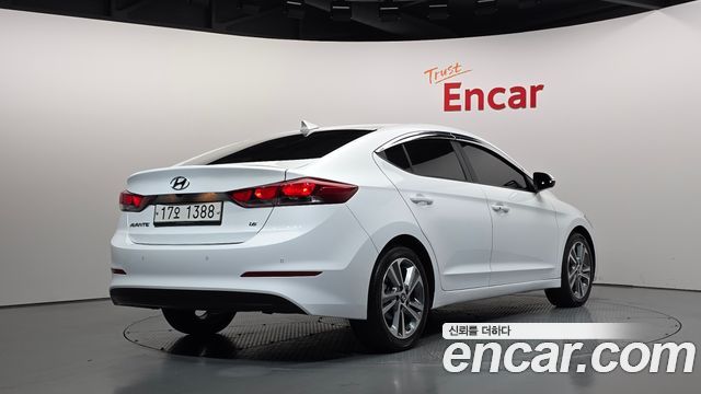 Hyundai AVANTE 2018 — photo 2