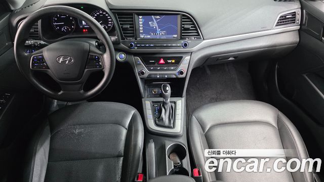 Hyundai AVANTE 2018 — photo 7