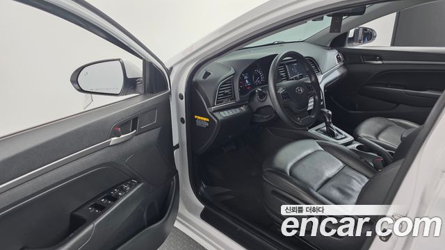 Hyundai AVANTE 2018 — photo 10