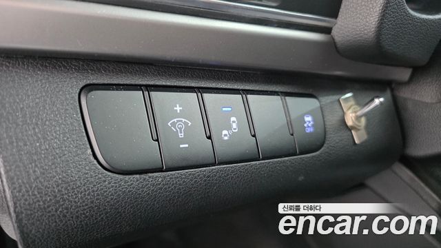 Hyundai AVANTE 2018 — photo 11