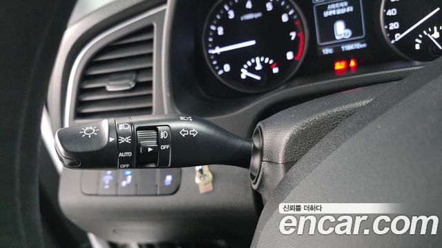 Hyundai AVANTE 2018 — photo 12