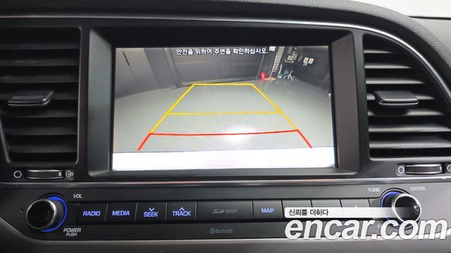 Hyundai AVANTE 2018 — photo 16