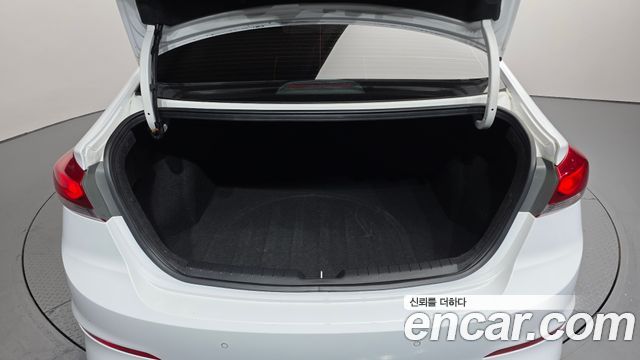 Hyundai AVANTE 2018 — photo 20