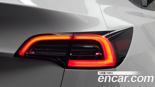 Tesla Model Y 2021 — photo 9