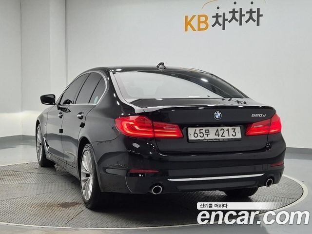 BMW 5-Series 2018 — photo 2