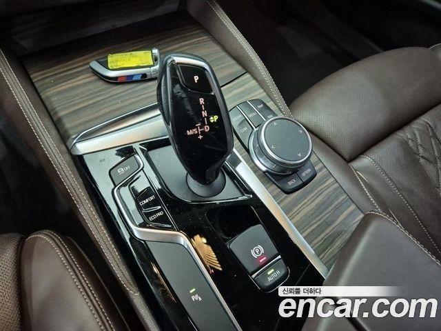 BMW 5-Series 2018 — photo 8