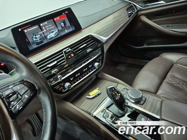 BMW 5-Series 2018 — photo 10