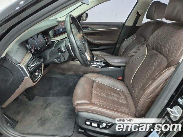 BMW 5-Series 2018 — photo 11