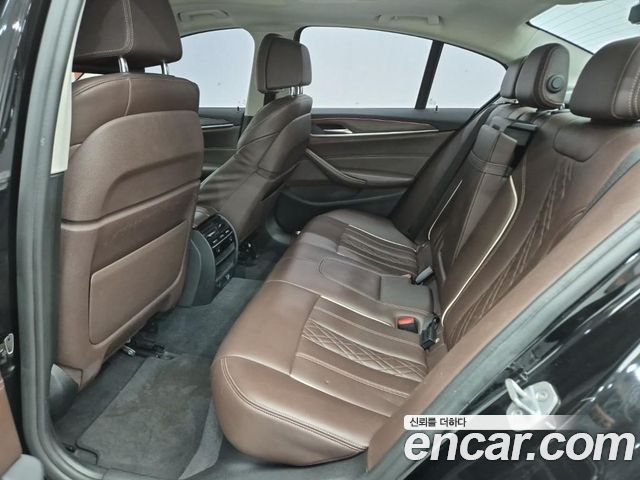 BMW 5-Series 2018 — photo 12