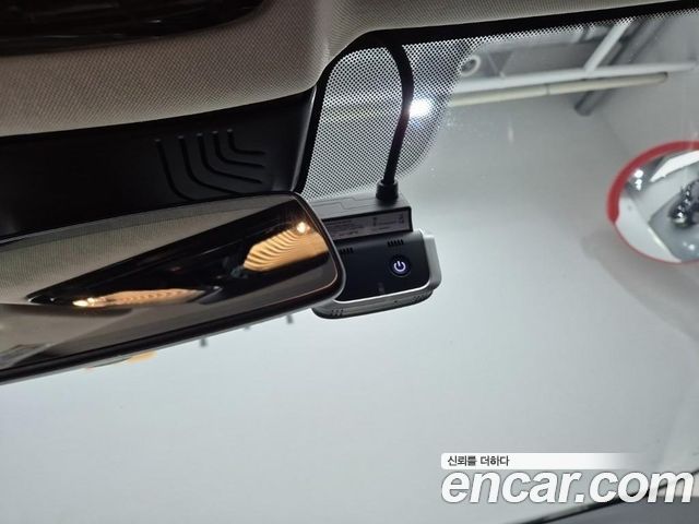 BMW 5-Series 2018 — photo 18