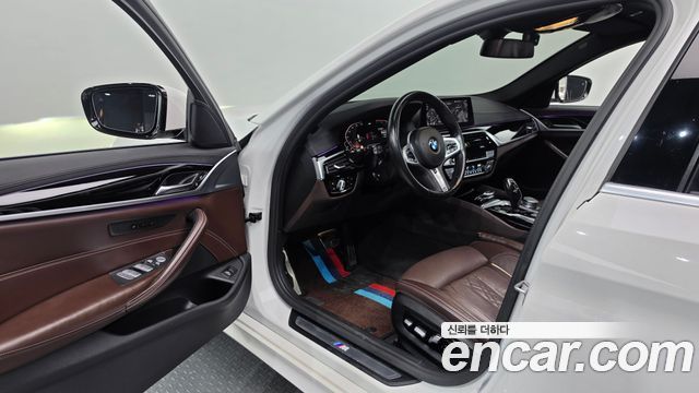 BMW 5-Series 2020 — photo 13