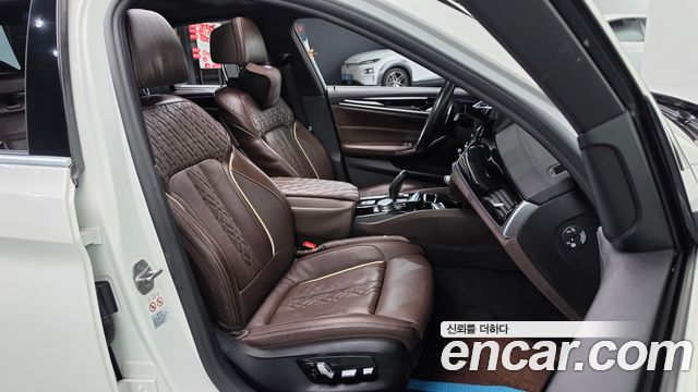 BMW 5-Series 2020 — photo 17