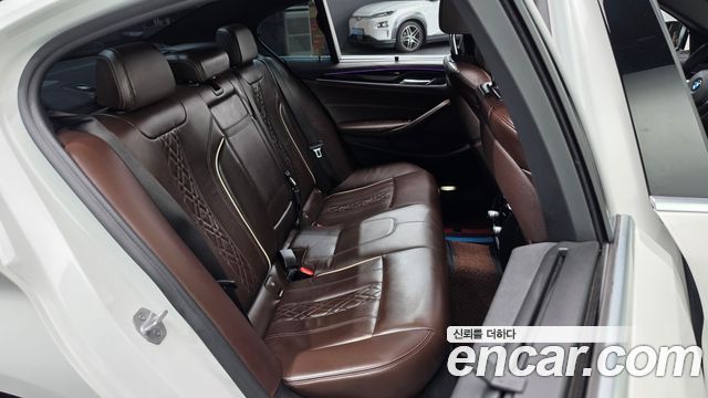 BMW 5-Series 2020 — photo 18