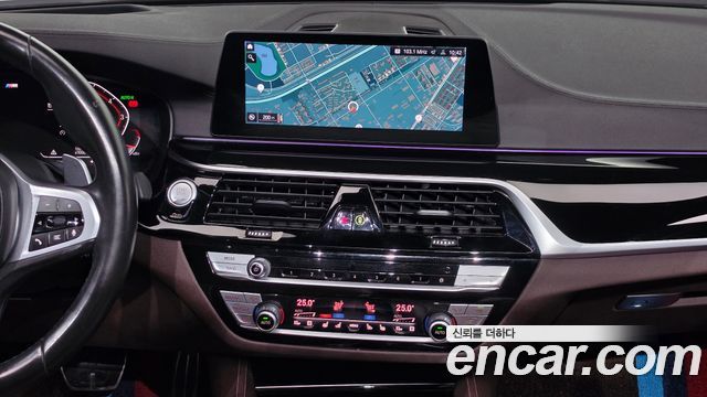 BMW 5-Series 2020 — photo 20