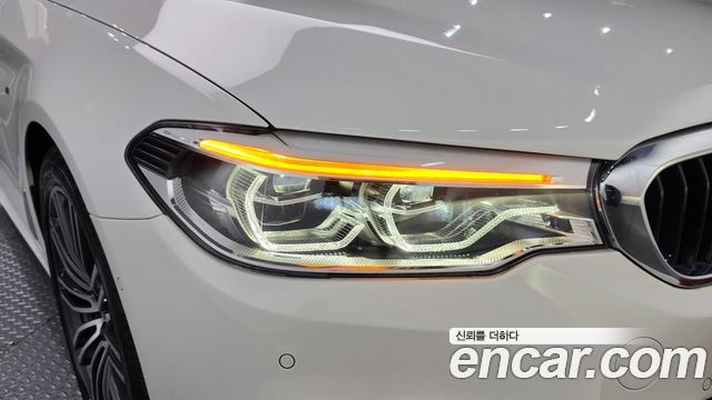BMW 5-Series 2020 — photo 8
