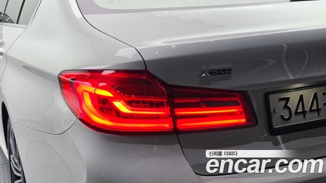BMW 5-Series 2020 — photo 9