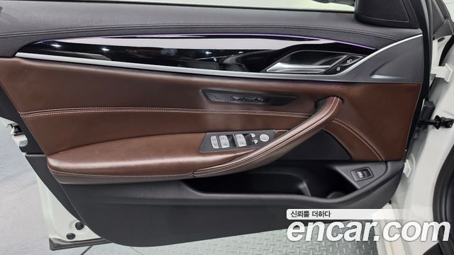 BMW 5-Series 2020 — photo 14