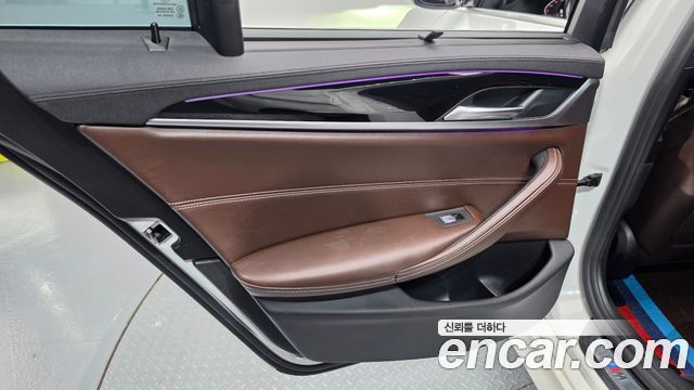 BMW 5-Series 2020 — photo 15