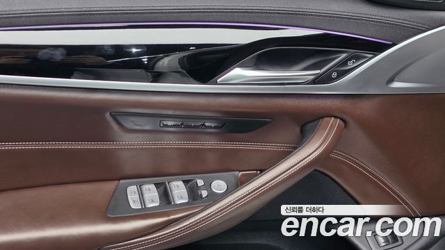 BMW 5-Series 2020 — photo 27