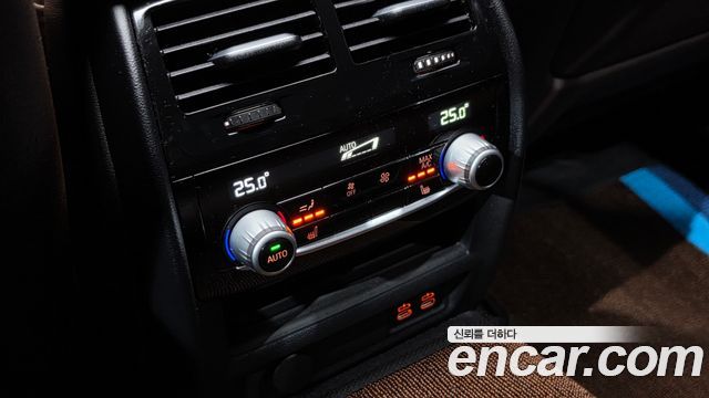 BMW 5-Series 2020 — photo 28