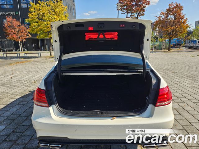 Mercedes-Benz E-Class 2014 — photo 8