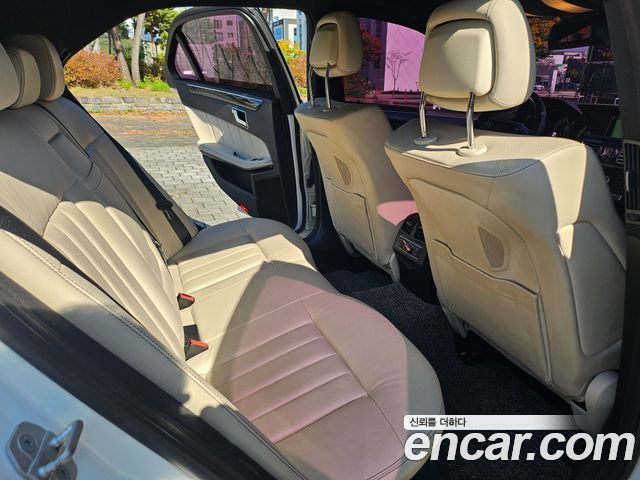 Mercedes-Benz E-Class 2014 — photo 9