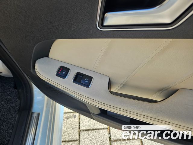 Mercedes-Benz E-Class 2014 — photo 10
