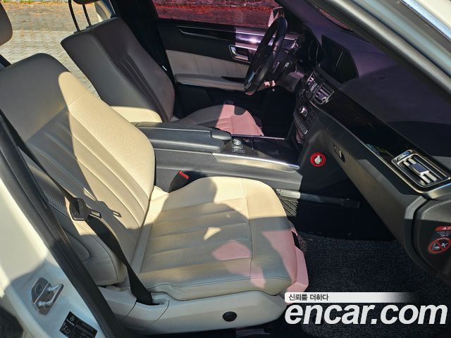 Mercedes-Benz E-Class 2014 — photo 11