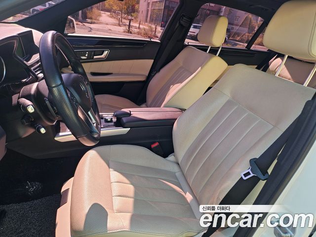 Mercedes-Benz E-Class 2014 — photo 12