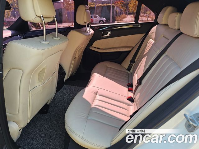 Mercedes-Benz E-Class 2014 — photo 14