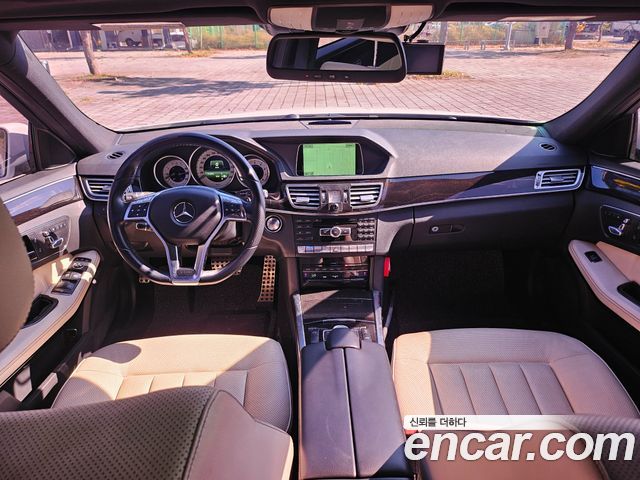 Mercedes-Benz E-Class 2014 — photo 16