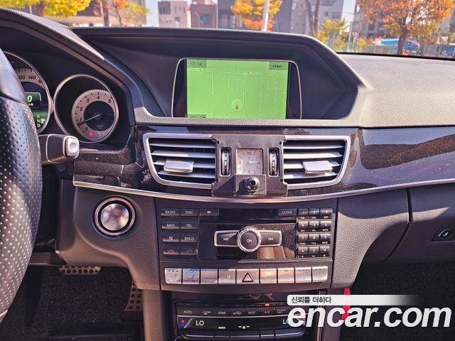 Mercedes-Benz E-Class 2014 — photo 17