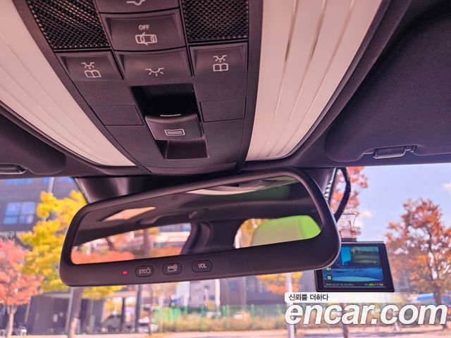 Mercedes-Benz E-Class 2014 — photo 18