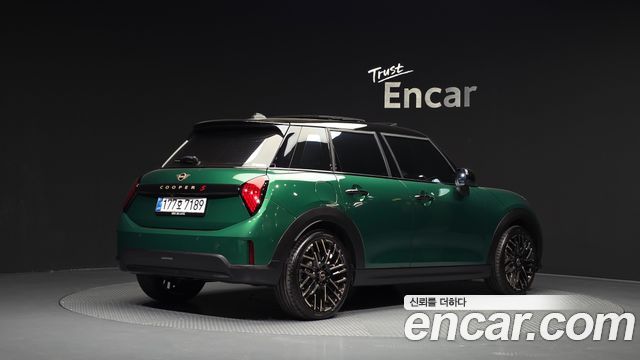 Mini Cooper 2025 — photo 2