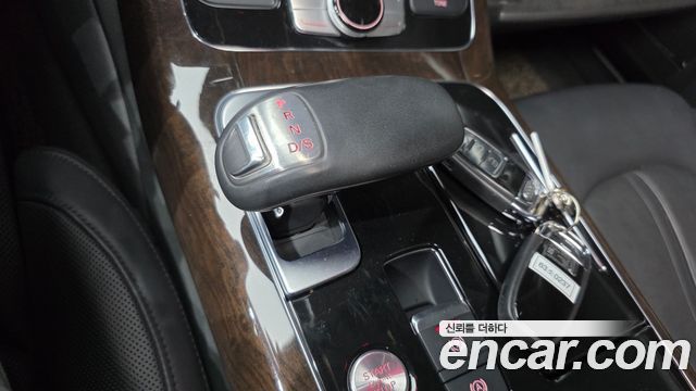 Audi A8 2014 — photo 9