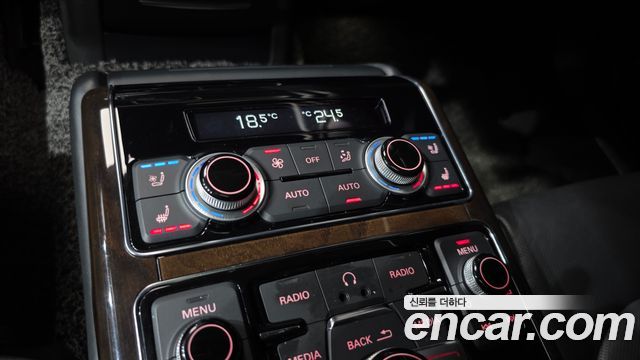 Audi A8 2014 — photo 18
