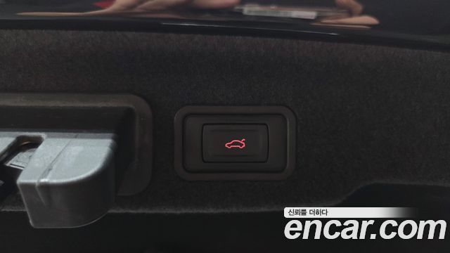 Audi A8 2014 — photo 19