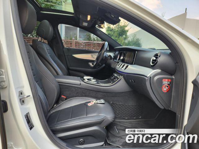 Mercedes-Benz E-Class 2020 — photo 12