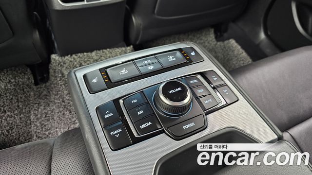 Genesis G80 2018 — photo 19