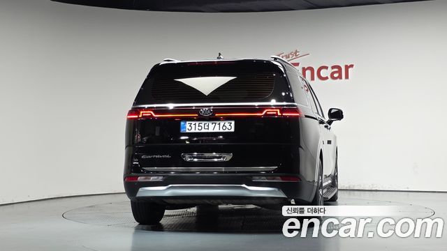 Kia Canival 2021 — photo 4