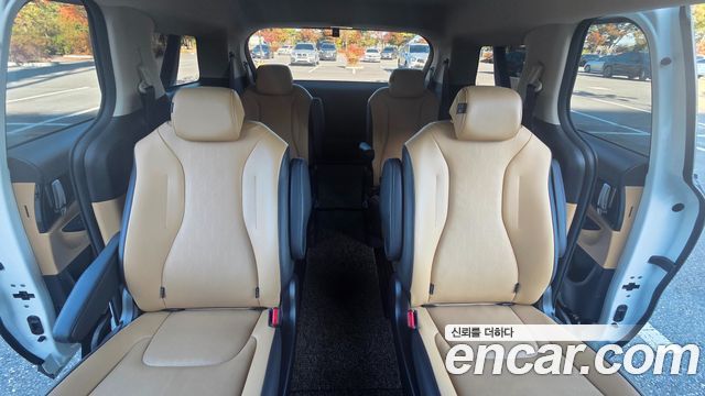Kia Canival 2022 — photo 16