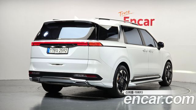 Kia Canival 2021 — photo 2