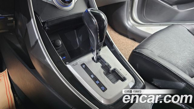 Hyundai AVANTE 2012 — photo 12