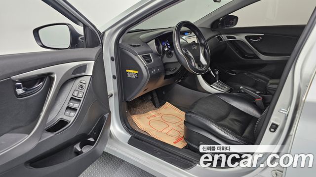 Hyundai AVANTE 2012 — photo 13