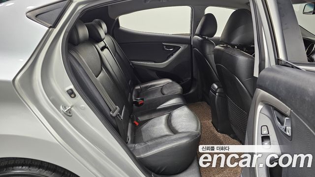 Hyundai AVANTE 2012 — photo 17